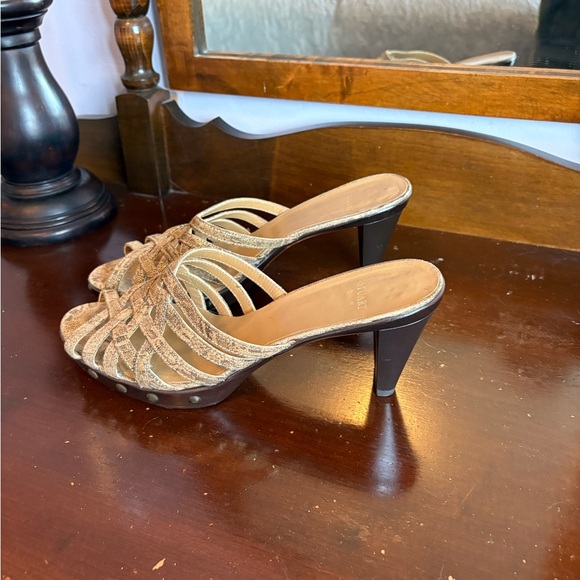 Stuart Weitzman Gold Strappy Heels - Picture 6 of 12